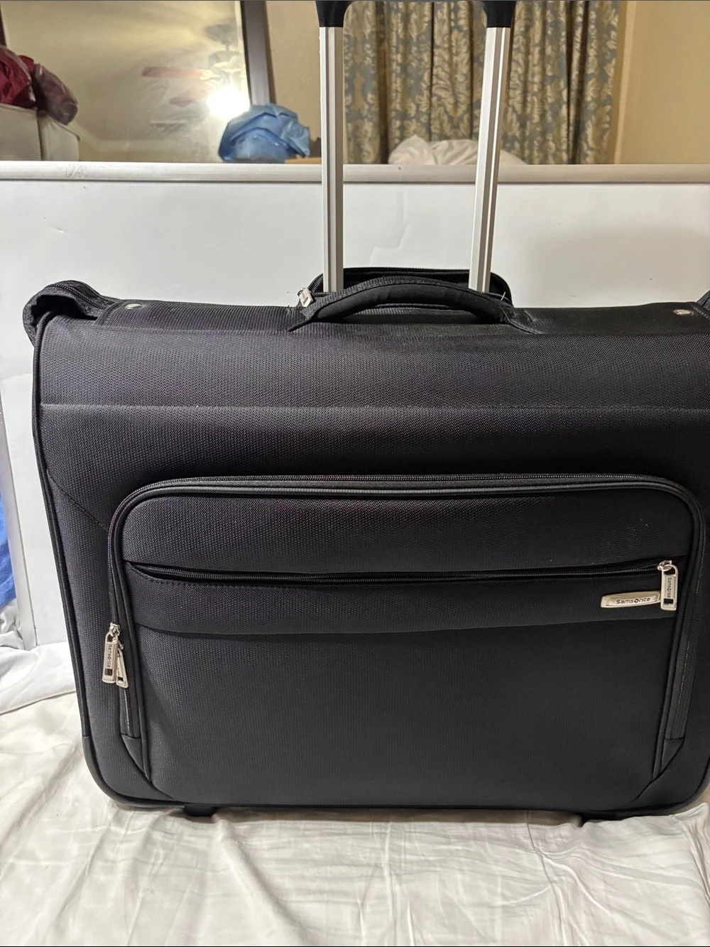 Samsonite Bi-fold Travel suitcase/ Garment Bag with Zippered Interior. Like new